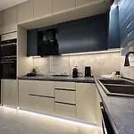 Nadias Luxury ラリサ