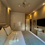 Nadias Luxury アパート *