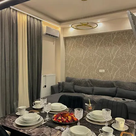 Nadias Luxury * Larissa