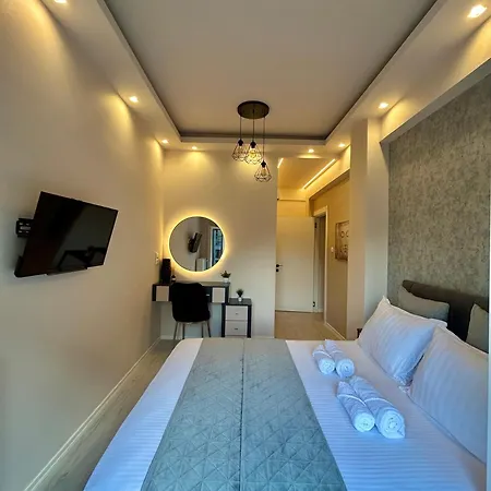 Nadias Luxury *
